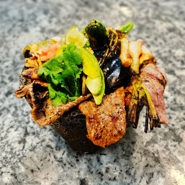 Molcajete Mar y Tierra.